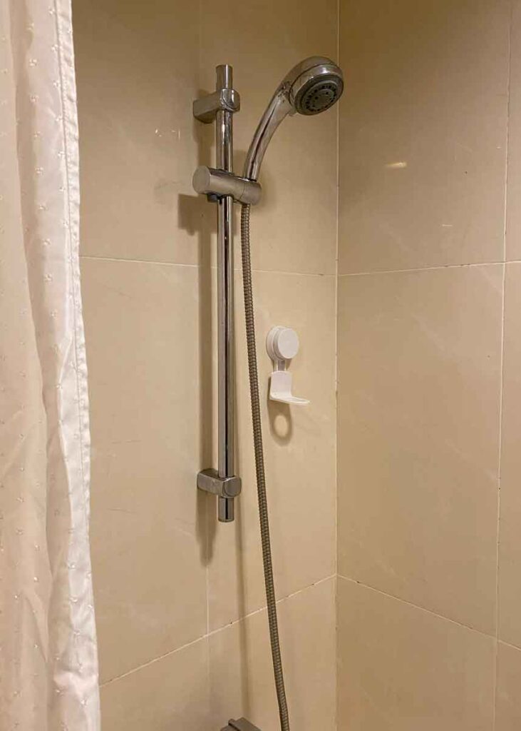 シーザーパーク台北の客室バスルームのシャワーヘッド