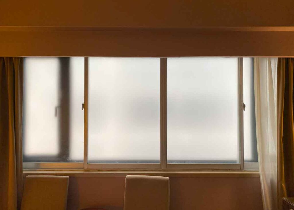 シーザーパーク台北の客室の窓