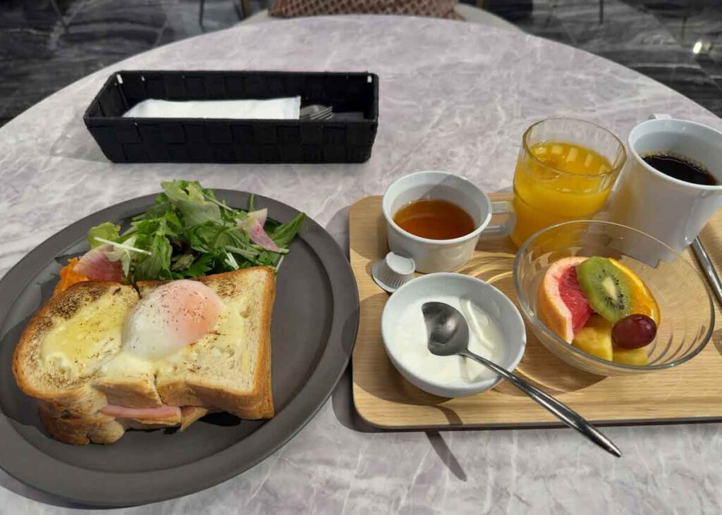 朝食