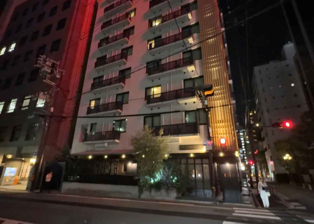 「ホテルコルディア大阪」の外観(夜)