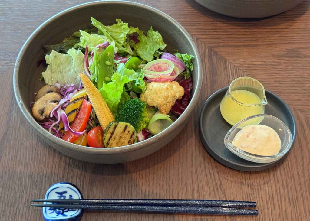 BAY GRILLサラダ フレンチドレッシング トリュフ香るディップソース