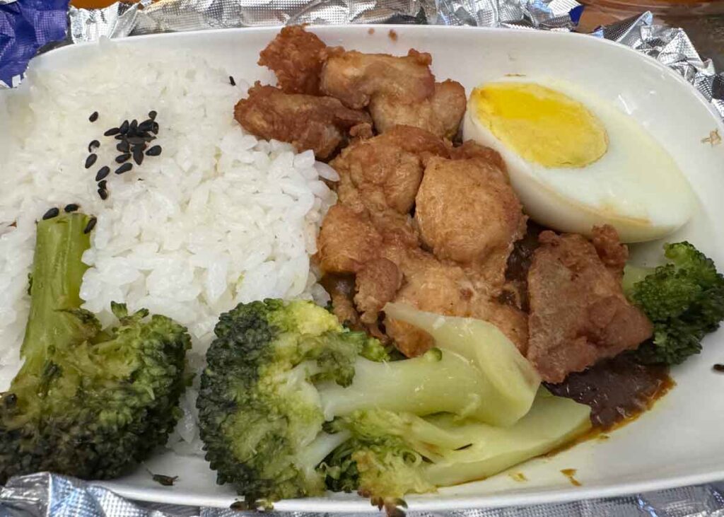 チキンの下はカレーだった